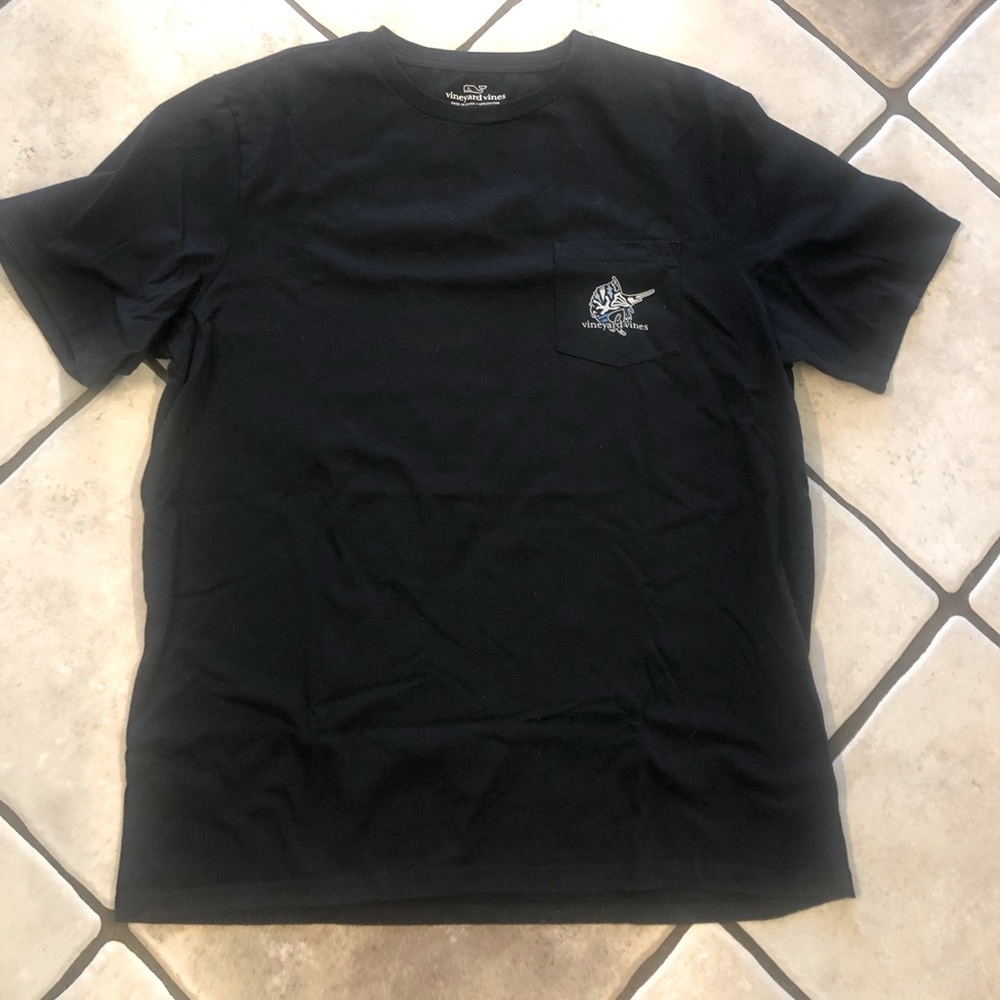 Men’s L Vineyard Vines short sleeve tee